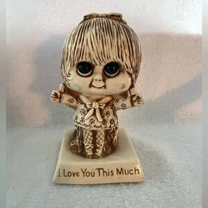 Vintage 1975 W. & R. Berries CO’s. I Love You This Much #729 Girl Figurine.